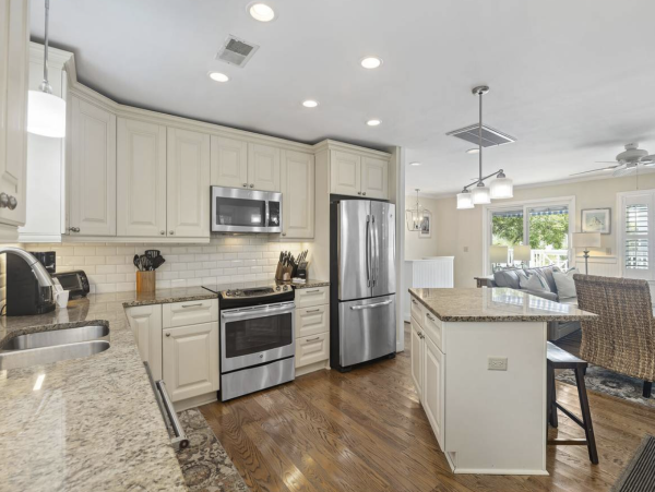 Classic Isle of Palms Bungalow 2 blocks to the beach with private pool